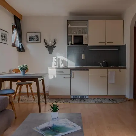 アパート Apartment, Haus Lederer *